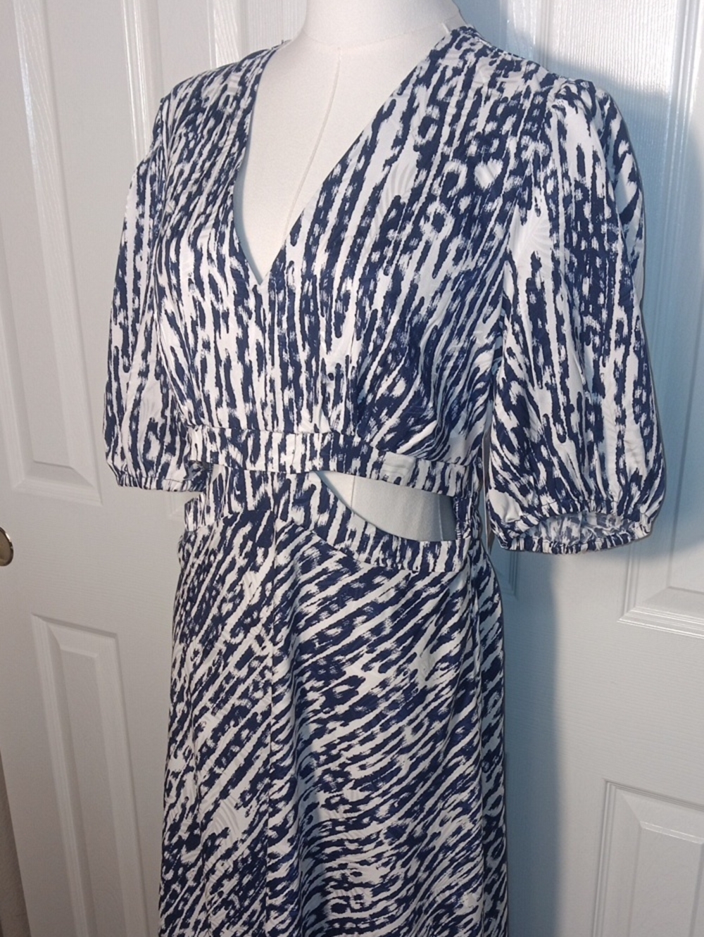 NWT. Sofia Blue & White Abstract V-Neck Midi Dress with Side Cutouts - Picture 3 of 14